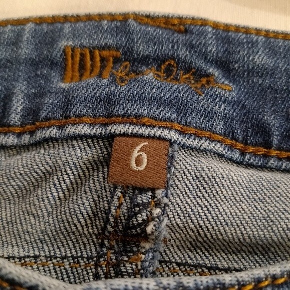 Kut from the Kloth Med Wash Jeans sz 6 - Picture 9 of 9
